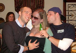 Illustration for article titled Obama Speechwriter Jon Favreau Has Grabbier Hands Than Bill Richardson